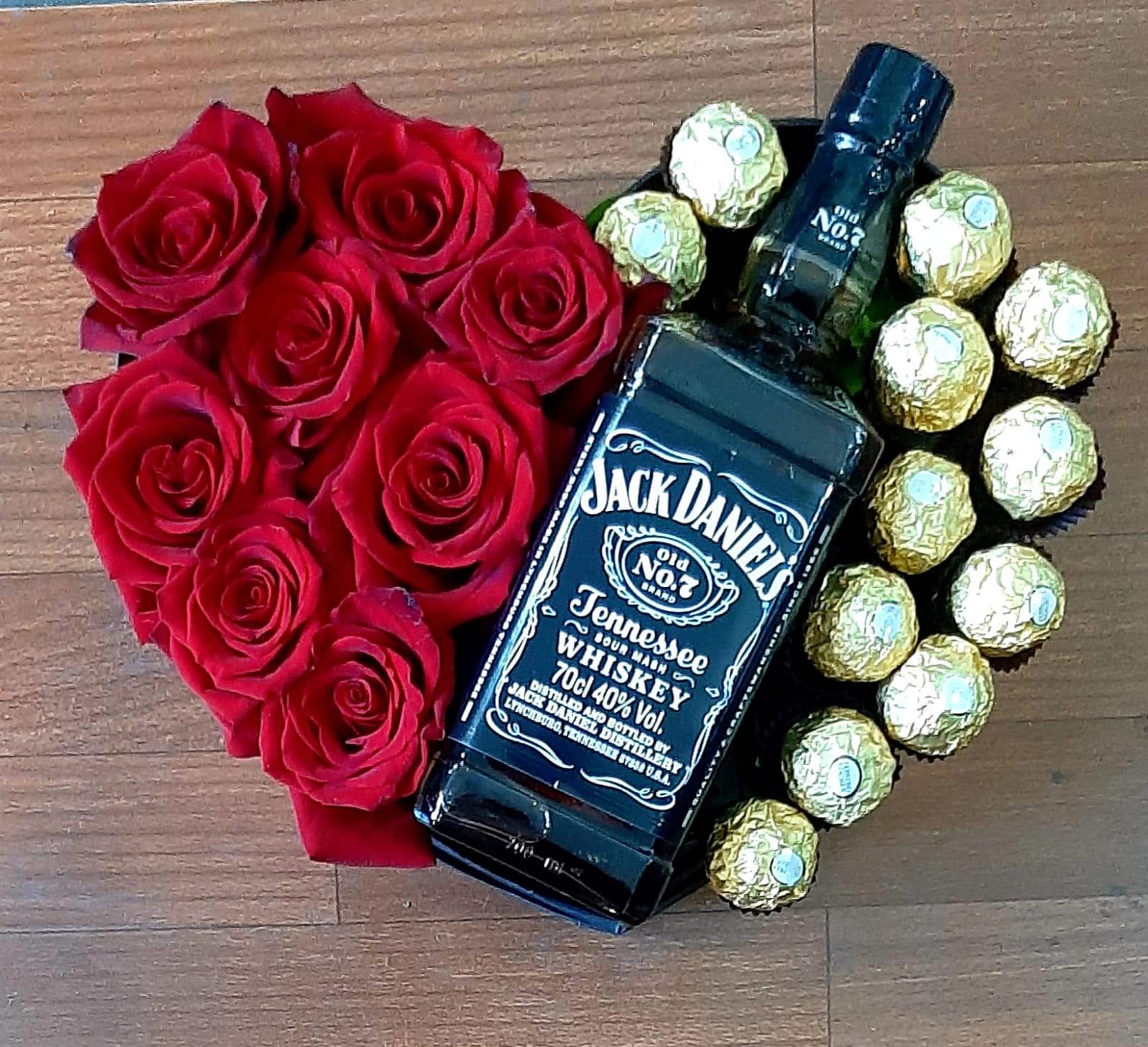 Foto de Corazon Rosas , Ferrero y Jack Daniels